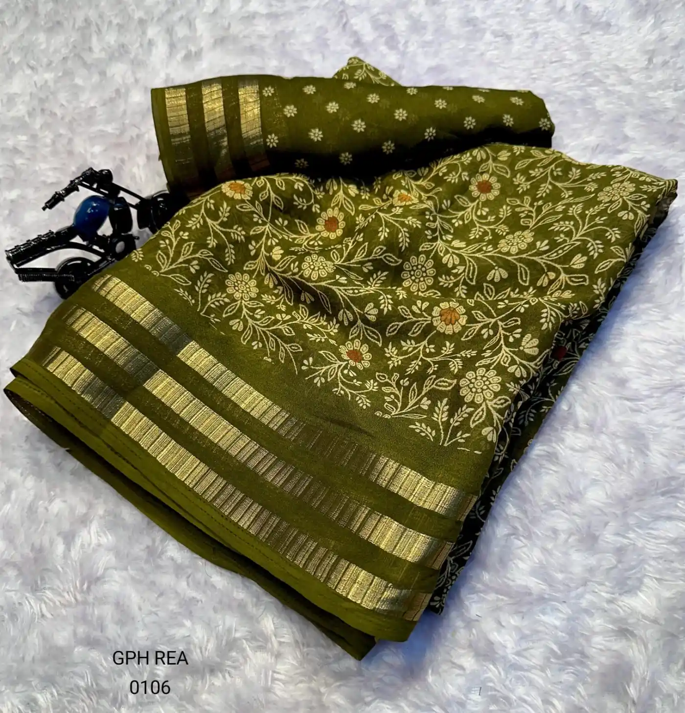 Lightweight Georgette Saree with Uniform Pattern and Designer Blouse